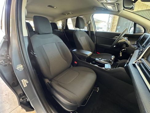 Used 2025 Kia Sportage LX FWD image 35