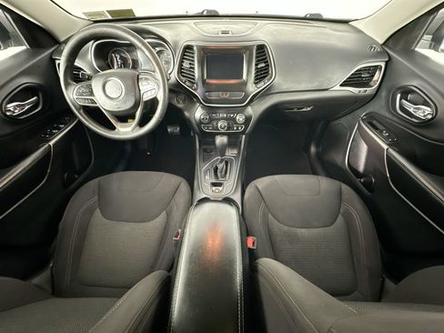 Used 2019 Jeep Cherokee Latitude w/ Popular Appearance Group FWD image 10