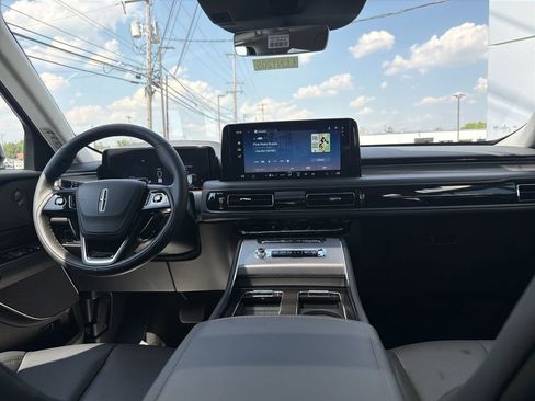 New 2026 Lincoln Aviator AWD image 10