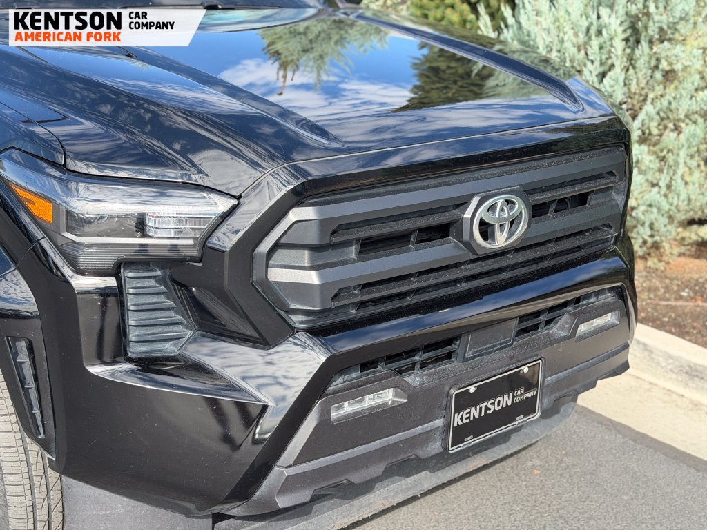 Used 2025 Toyota Tacoma SR5 AWD/4WD image 11