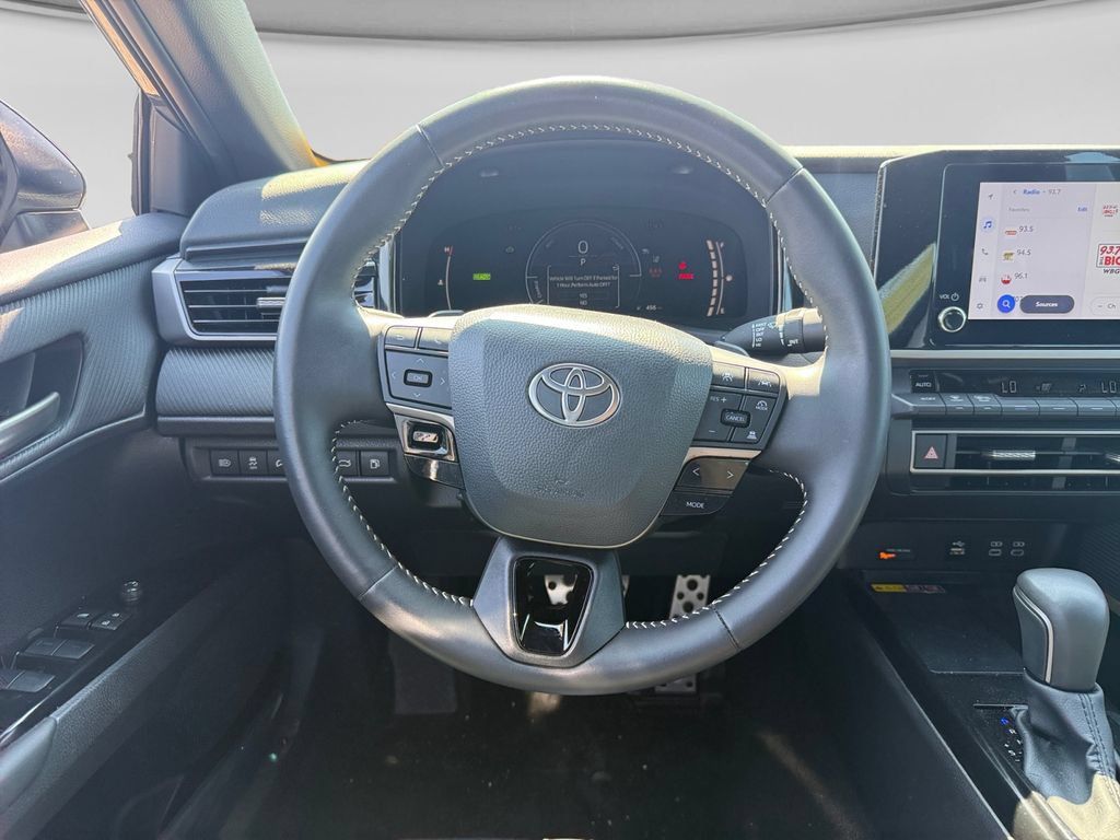 Used 2026 Toyota Camry SE FWD image 15