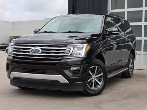 Used 2021 Ford Expedition XLT image 3