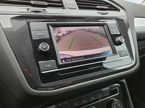 Used 2018 Volkswagen Tiguan S image 33