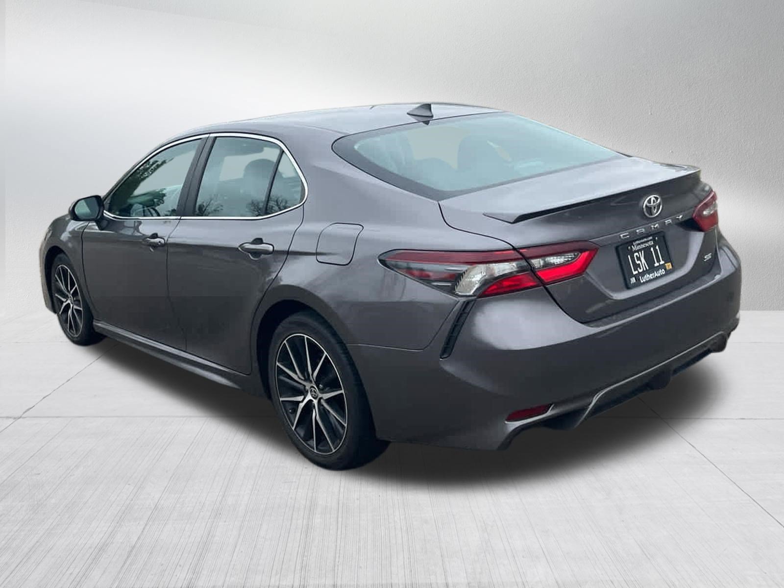 Certified 2021 Toyota Camry SE FWD image 4