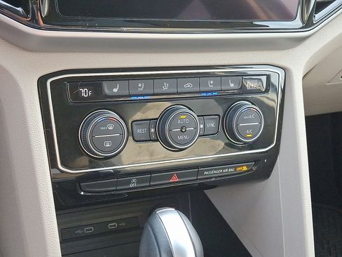 Used 2021 Volkswagen Atlas SEL Premium image 18