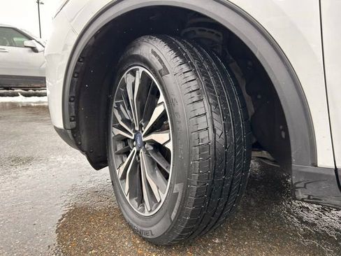 Used 2021 Ford Escape SE w/ SE Sport Appearance Package image 12