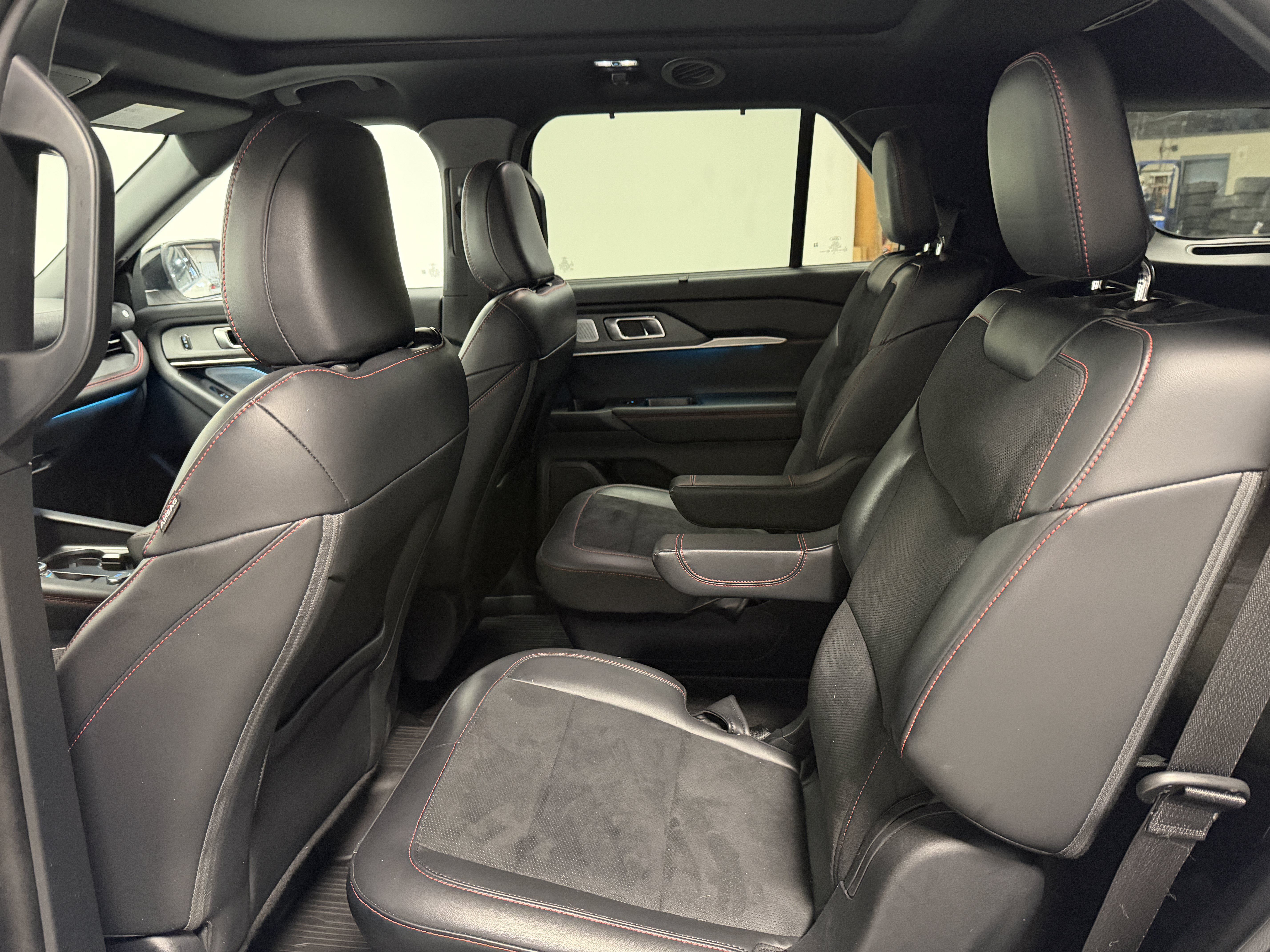 Used 2025 Ford Explorer ST AWD/4WD image 28