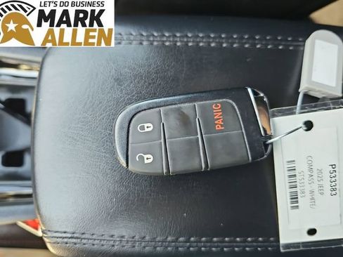 Used 2025 Jeep Compass Trailhawk AWD/4WD image 34