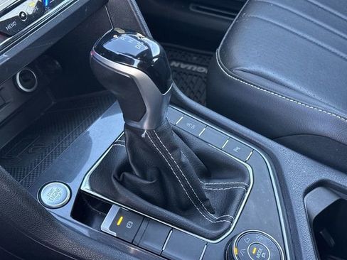 Used 2022 Volkswagen Tiguan SE R-Line image 16