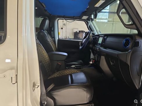Used 2021 Jeep Wrangler Unlimited Sahara AWD/4WD image 12