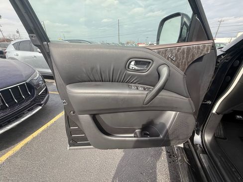 Used 2024 Nissan Armada Platinum image 11
