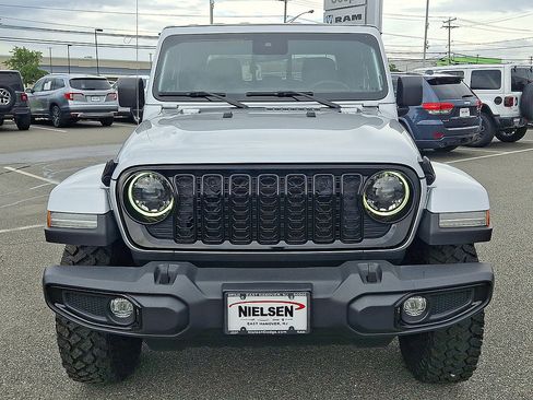Used 2024 Jeep Gladiator Sport AWD/4WD image 35