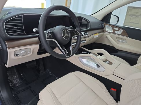 New 2026 Mercedes-Benz GLS 450 4MATIC image 17