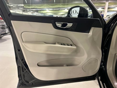 Certified 2023 Volvo XC60 B5 Plus image 9