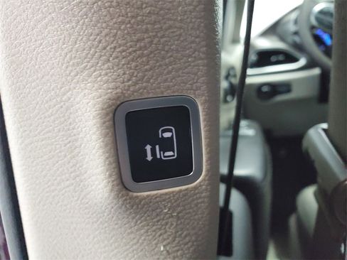 Used 2017 Chrysler Pacifica Touring image 27