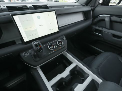 Used 2025 Land Rover Defender 110 S image 20