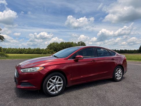 Used 2014 Ford Fusion SE FWD image 1