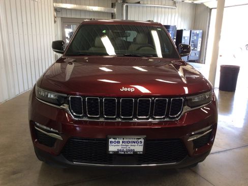 Used 2024 Jeep Grand Cherokee Limited image 9