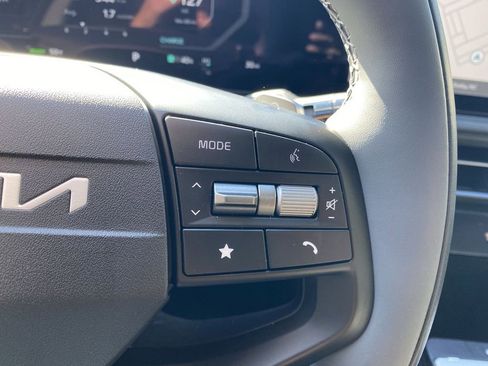 New 2025 Kia EV6 Light w/ Light LR Technology Package image 32