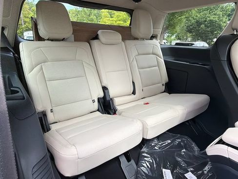 New 2027 Lincoln Navigator Reserve AWD/4WD image 17