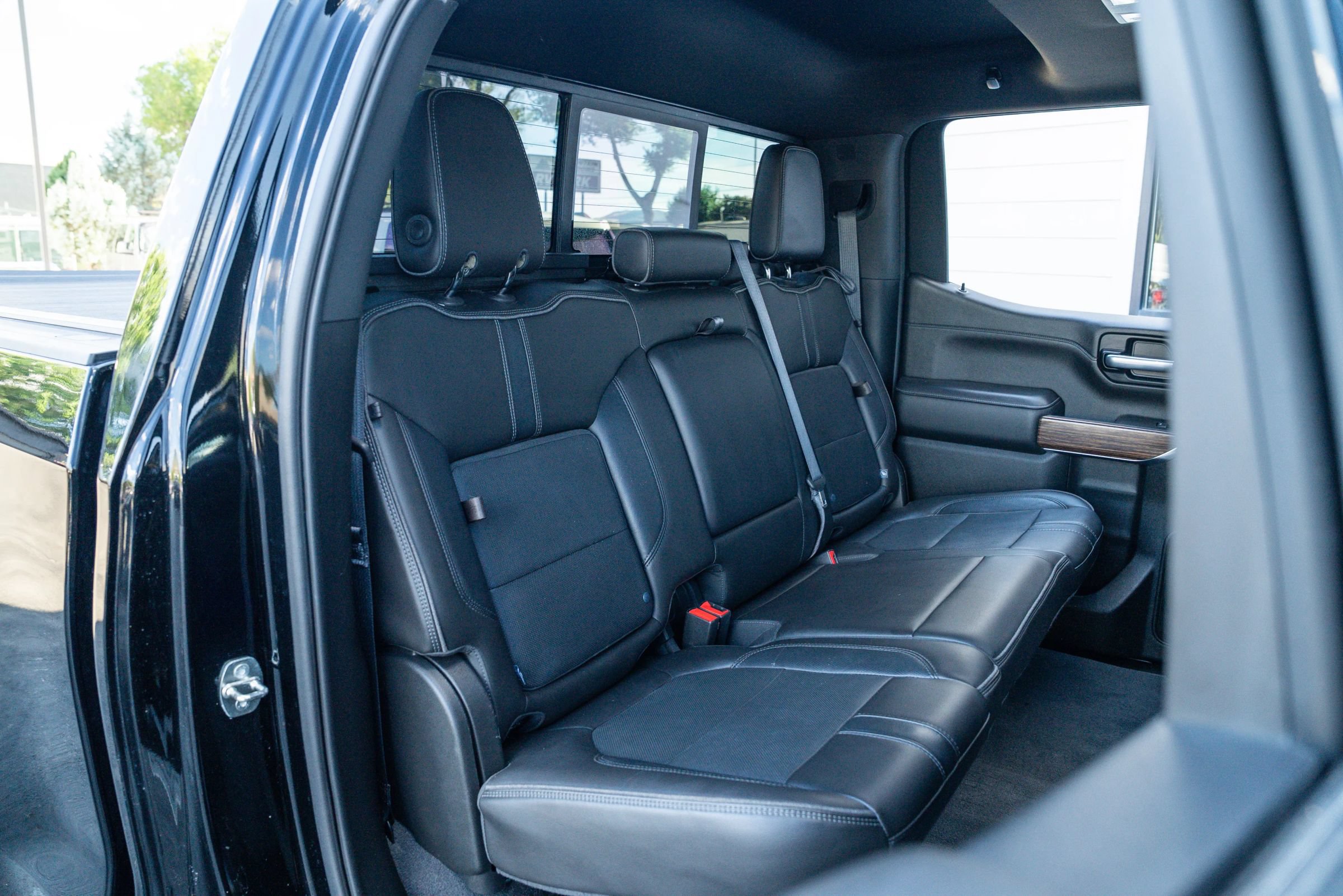 Used 2020 Chevrolet Silverado 1500 High Country w/ Technology Package AWD/4WD image 17