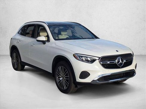 Used 2025 Mercedes-Benz GLC 300 4MATIC image 3