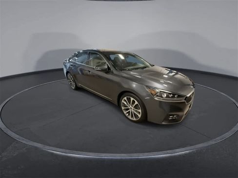 Used 2018 Kia Cadenza Technology image 2