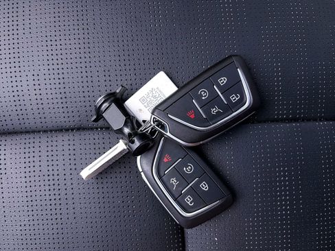 Used 2025 Cadillac Lyriq Sport AWD/4WD image 28
