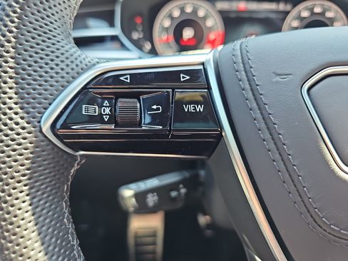 Used 2025 Audi S8 AWD/4WD image 18