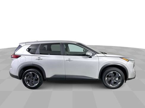 Used 2025 Nissan Rogue SV FWD image 9