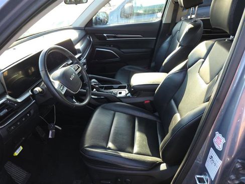 Used 2025 Kia Telluride S image 3