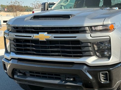 Used 2024 Chevrolet Silverado 2500 Custom w/ Custom Value Package image 9