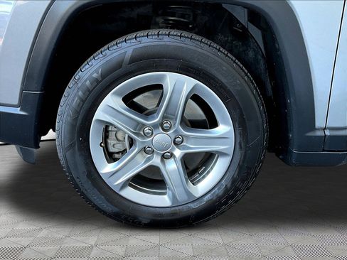 Used 2024 Jeep Compass Latitude AWD/4WD image 33