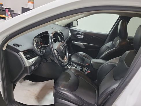 Used 2018 Jeep Cherokee Latitude Plus image 4