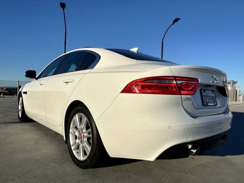 Used 2017 Jaguar XE Premium RWD image 7