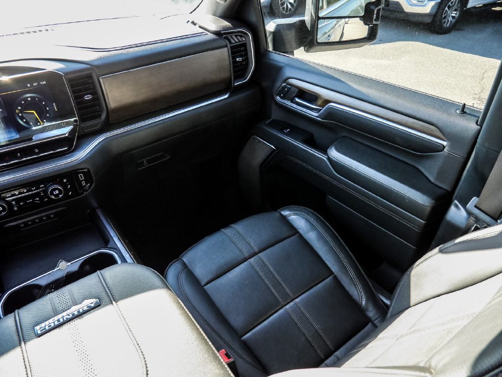 Used 2024 Chevrolet Silverado 3500 High Country w/ Technology Package AWD/4WD image 36