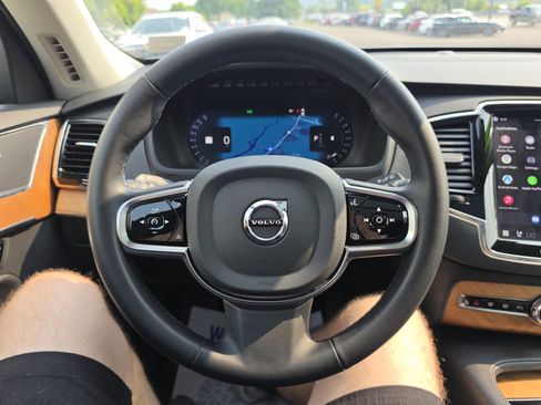 Used 2024 Volvo XC90 B5 Plus AWD/4WD image 18