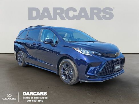 Used 2026 Toyota Sienna XSE image 1