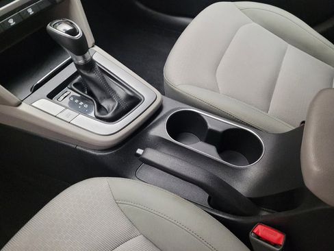 Used 2017 Hyundai Elantra SE w/ Cargo Package image 26