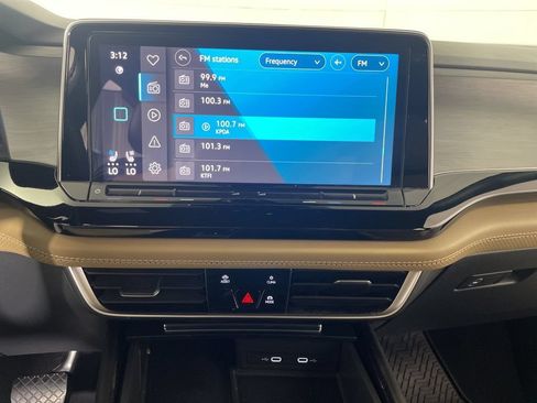 Certified 2024 Volkswagen Atlas Cross Sport SE AWD/4WD image 15