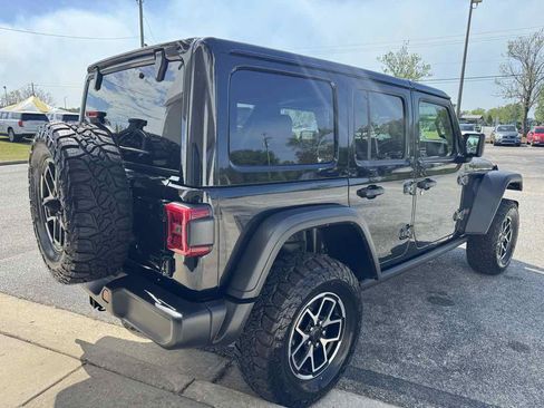 Used 2025 Jeep Wrangler Unlimited Rubicon w/ Convenience Group AWD/4WD image 40