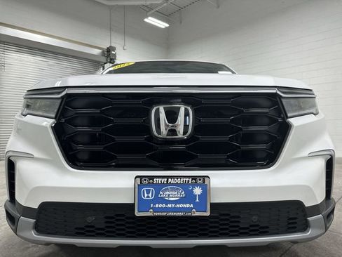 Used 2025 Honda Pilot Touring image 10