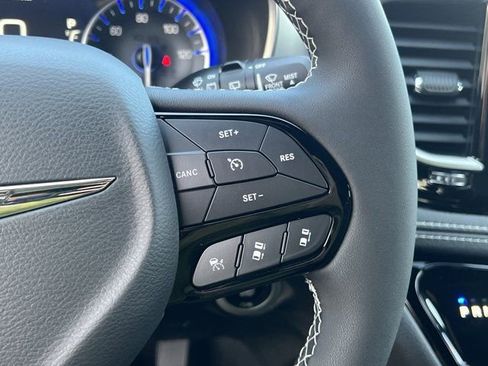 New 2026 Chrysler Pacifica Limited image 21