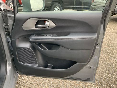 Used 2021 Chrysler Pacifica Limited w/ S Appearance Package image 63