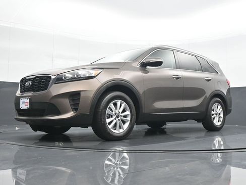 Used 2019 Kia Sorento LX w/ LX Convenience Package image 17