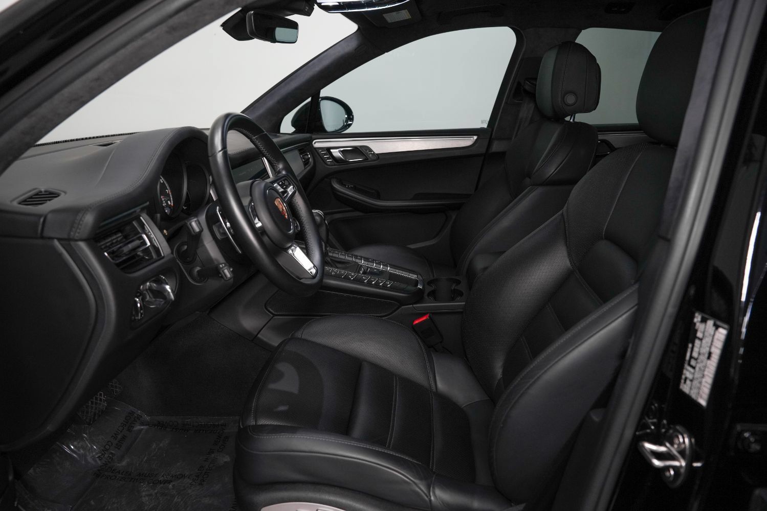 Used 2020 Porsche Macan Turbo AWD/4WD image 43