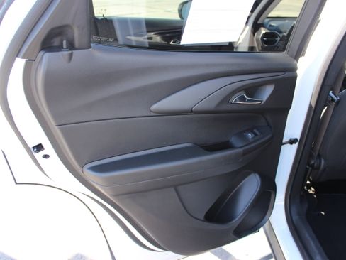 Used 2024 Chevrolet TrailBlazer LT w/ LT Cold Weather Package AWD/4WD image 18