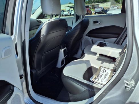 Used 2021 Jeep Compass Latitude w/ Sun and Sound Group FWD image 18