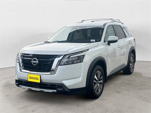 New 2025 Nissan Pathfinder SL image 1