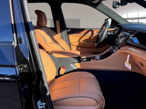 New 2025 Jeep Grand Cherokee Summit image 22